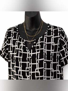 🖤 Black & White Pattern Blouse | Size L 🖤
